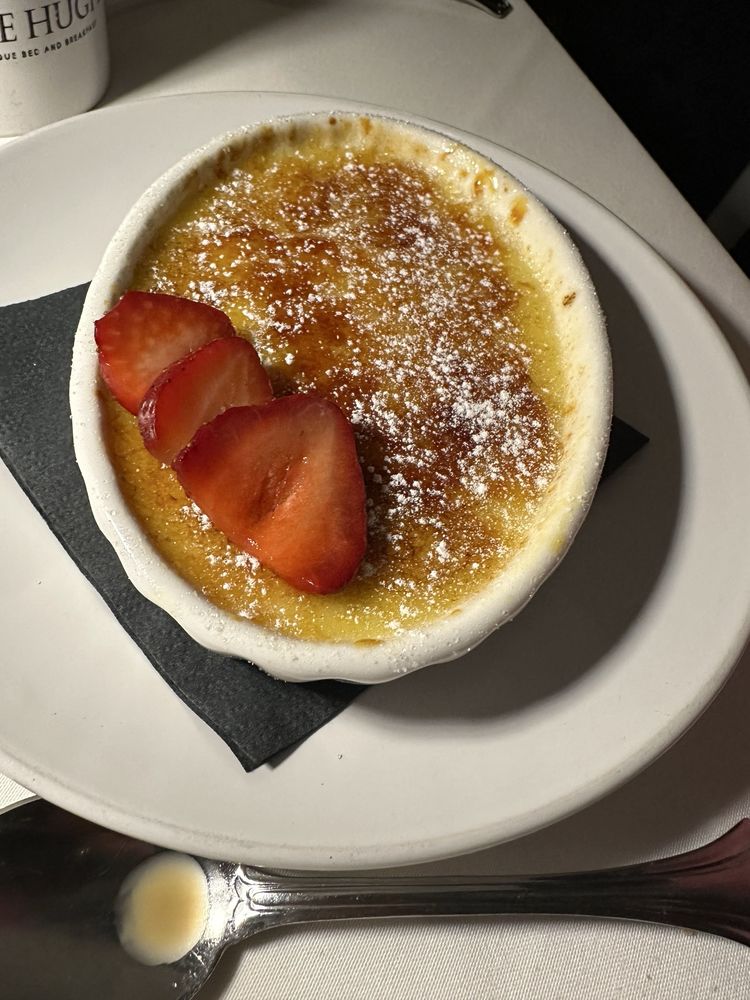 Creme brulee at Maison Bleue