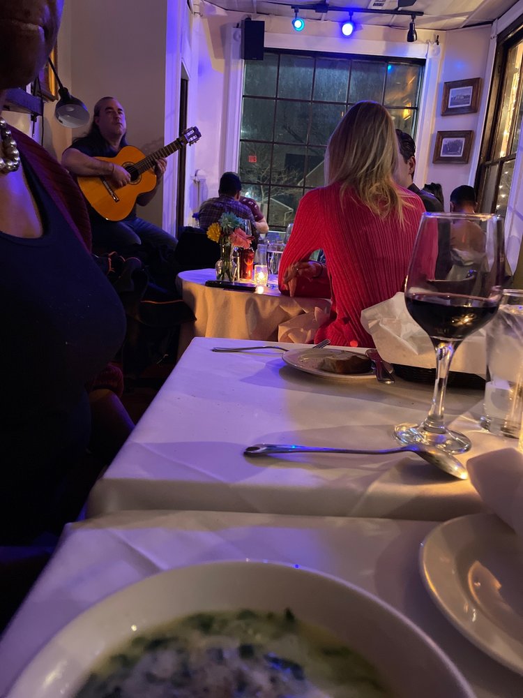 Dining room with live music at Trattoria Da Franco's