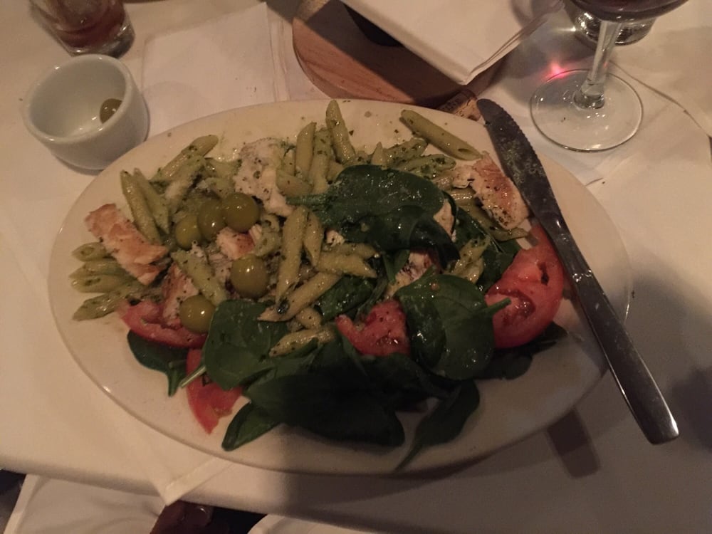 Penne pesto with olives and spinach